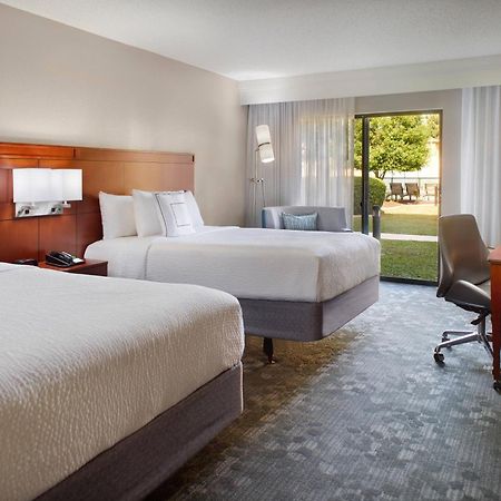 Courtyard By Marriott Fayetteville Extérieur photo