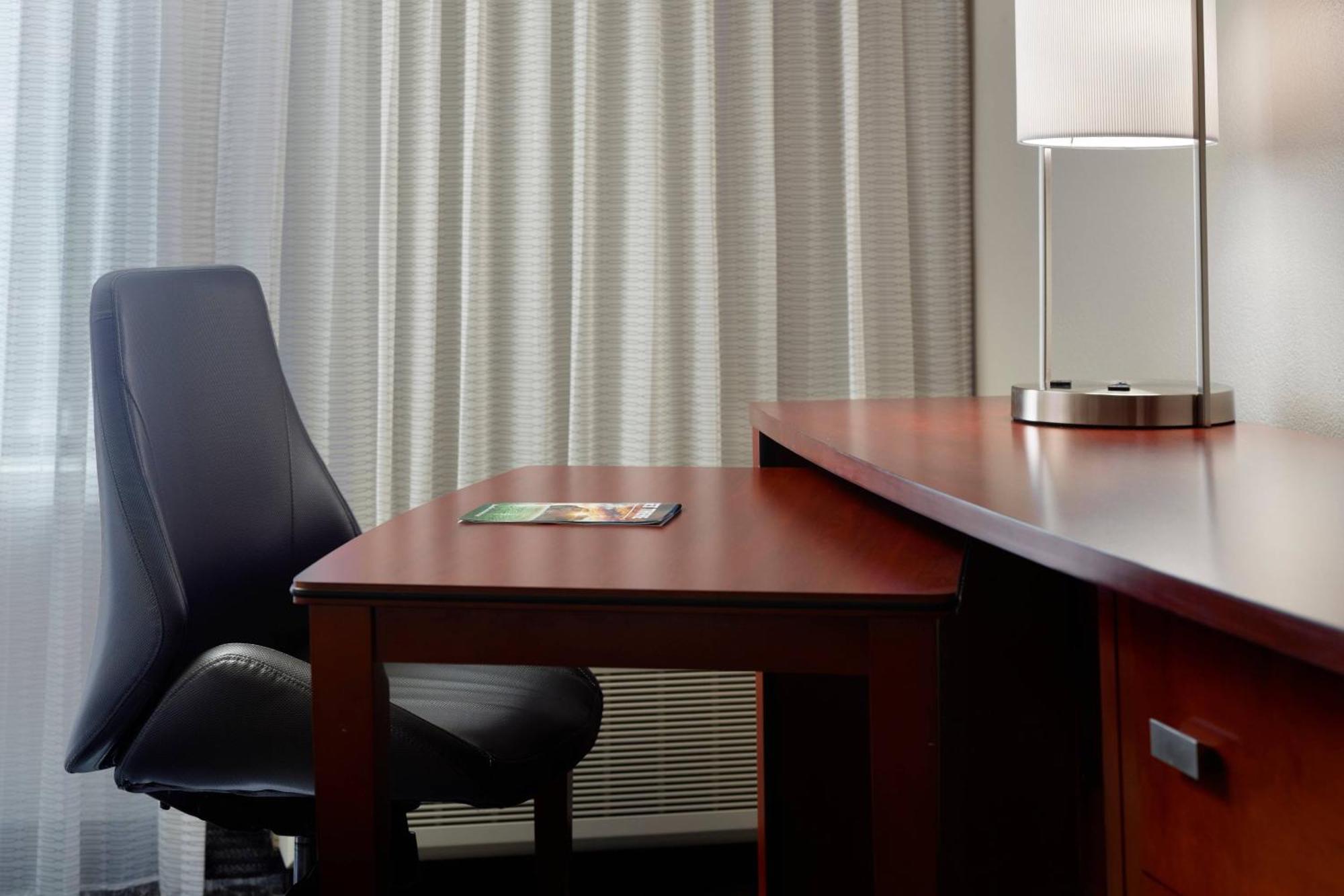 Courtyard By Marriott Fayetteville Extérieur photo