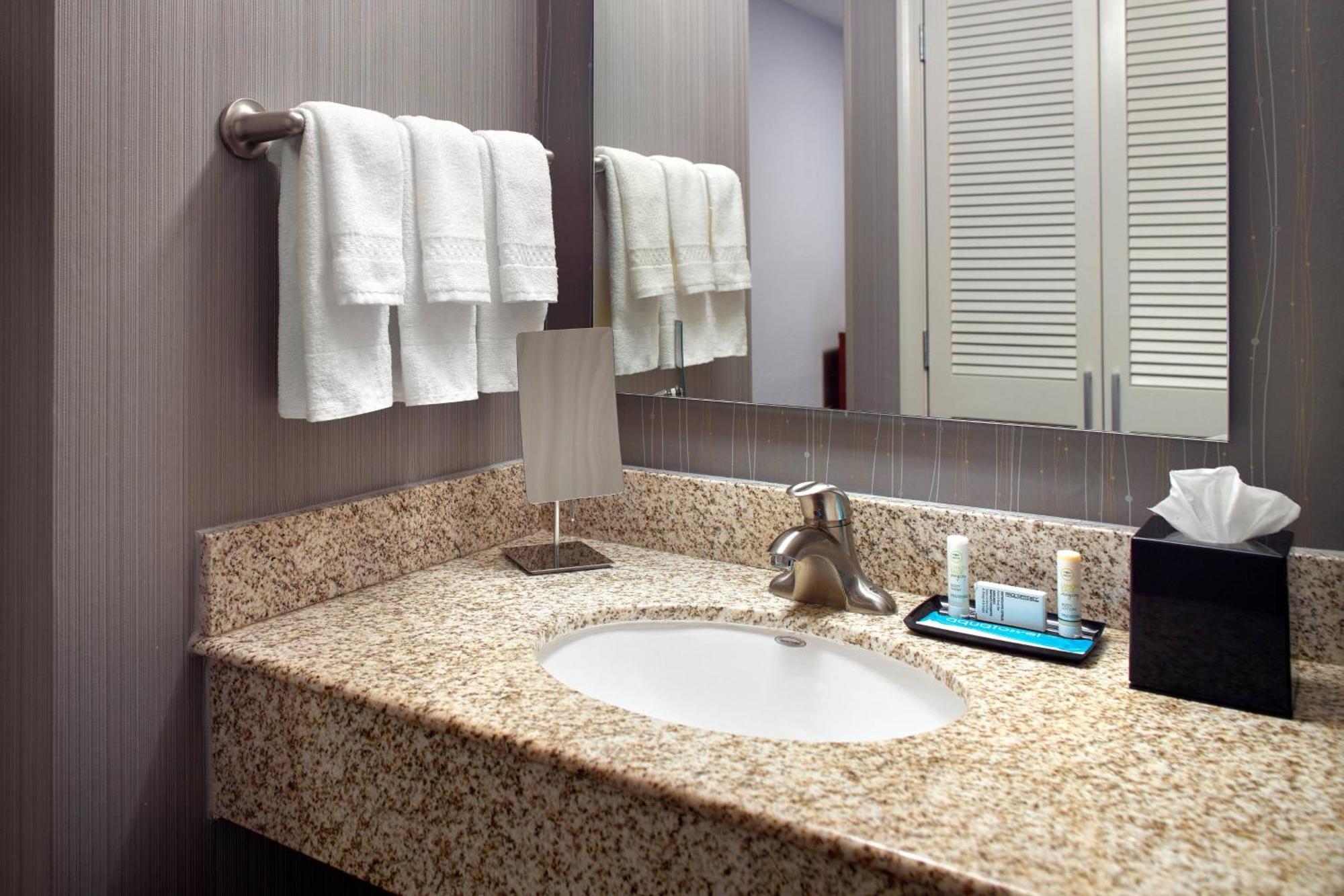 Courtyard By Marriott Fayetteville Extérieur photo