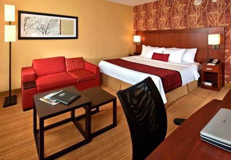 Courtyard By Marriott Fayetteville Extérieur photo