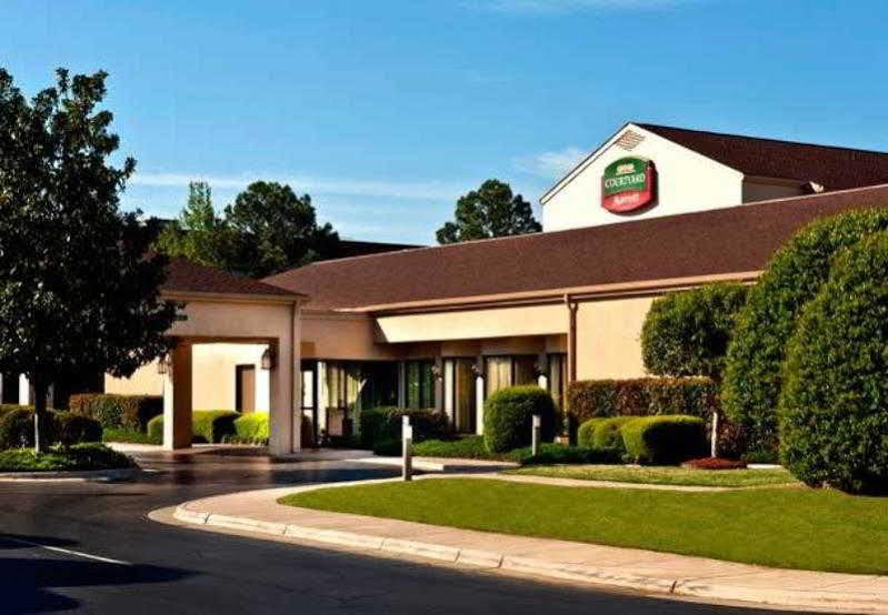 Courtyard By Marriott Fayetteville Extérieur photo